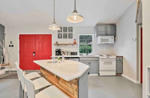 Catonsville House | Fox Cottage *Pet Friendly*