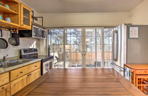 Klamath Falls Cottage | 'Fox Cottage' - Quiet Escape w/ Private Deck!