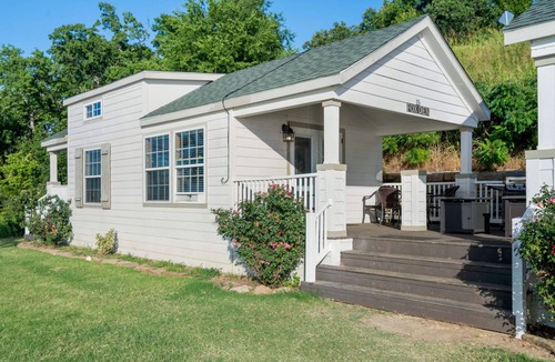 Sperry Cottage | Fox Den at CrossTimbers Marina
