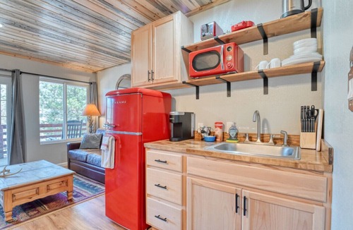 Green Mountain Falls Apartment | Fox Den Cozy Mountain Apt In GMF