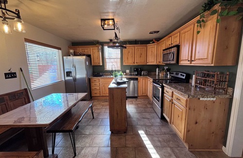 South Salt Lake House | Fox Den Cozy Bungalow 3 Bedrooms with Hot Tub, Sauna