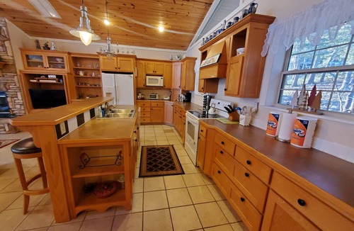 Garfield House | Fox Den- MAGNIFICENT Lake View! 5 minute walk or drive to shoreline!