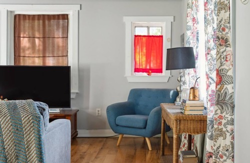 Ardentown House | Fox Field Cottage in Arden | 10 min to Riverfront