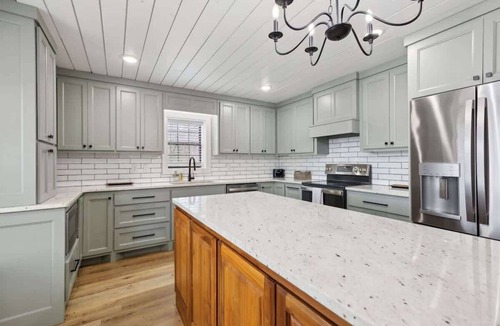 Lawrenceburg House | Fox Haven Retreat-Modern Cabin- Acres of priv land