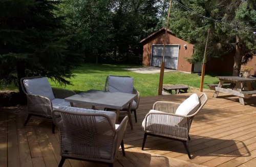 Whiteshell House | FOX HILL All season retreat at Star Lake, Whiteshell with dock