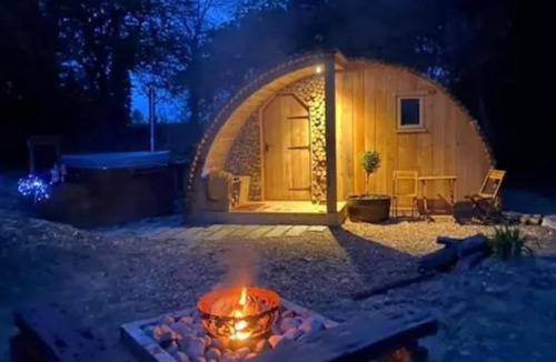 Weston Other | Fox Lodge at Heygates Lodging - with hot tub