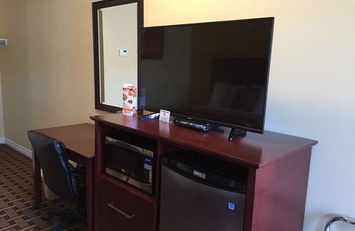 Napanee Hotel | Fox Motor Inn