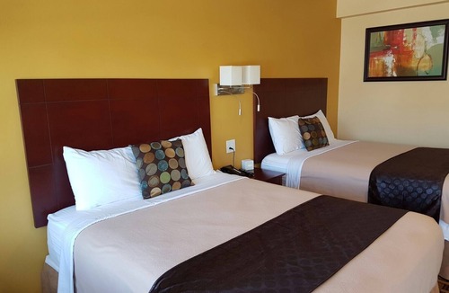 Napanee Hotel | Fox Motor Inn