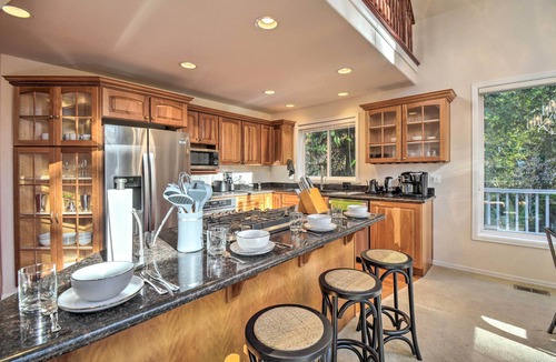 Hansville Cabin | Fox Paws Luxury Cabin - Hot Tub, Fire Pit & Pines!