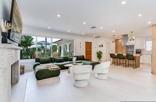Victoria Park Villa | Fox Pearl 4Bd Pool House- Las Olas Luxury Getaway
