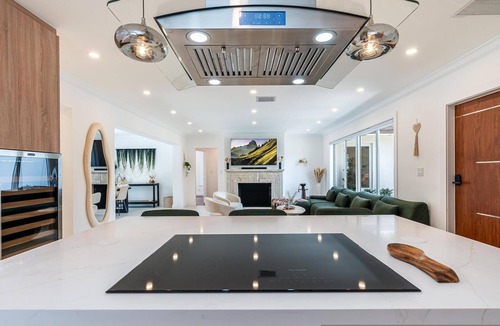 Victoria Park Villa | Fox Pearl 4Bd Pool House- Las Olas Luxury Getaway