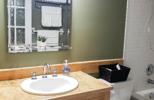 Fox River Hotel | Fox Point Inn