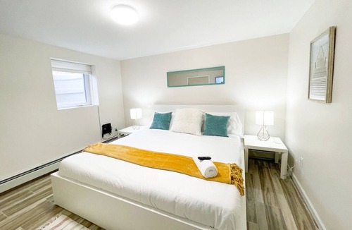 Fox Point Apartment | Fox Point Modern Apartment