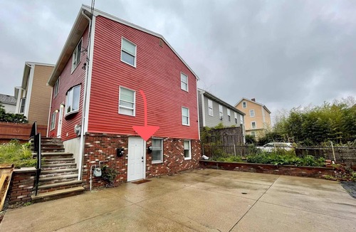 Fox Point Apartment | Fox Point Modern Apartment