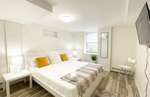 Fox Point Apartment | Fox Point Modern Apartment