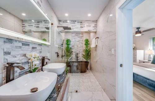 Croissant Park Villa | Fox Private Resort-Heated Pool, Spa-Downtown&Beach