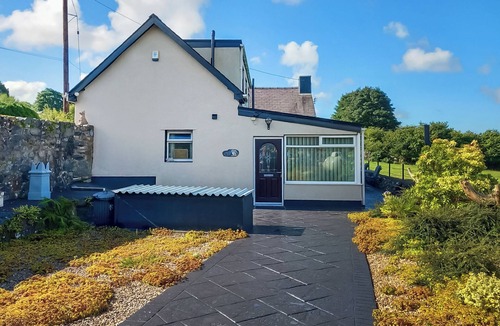 Dinas Cottage | Fox's Lair Farmhouse.