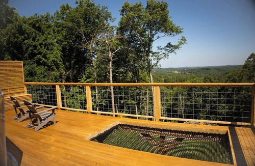 Eureka Springs Apartment | Fox Wood Luxury Dome with large deck, Indoor Jacuzzi, built-in hammock and mountain views - only 15 minutes from downtown Eureka Springs and 8 minutes from Beaver Lake.