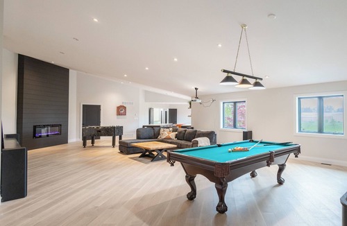 Huron East House | FOXFIELD ESTATE- LUXURY 7 BR COTTAGE WITH INDOOR POOL AND GAMES ROOM