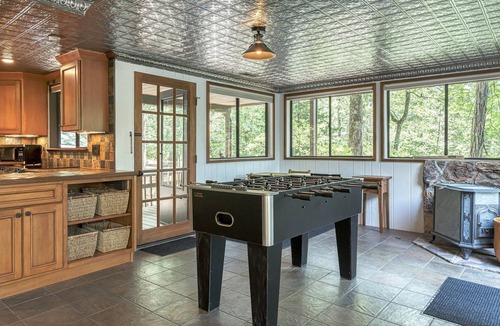 Innsbrook Ski Chalet | Foxtail Lake Front Chalet with HOT TUB