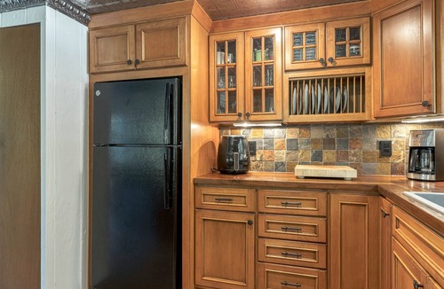 Innsbrook Ski Chalet | Foxtail Lake Front Chalet with HOT TUB