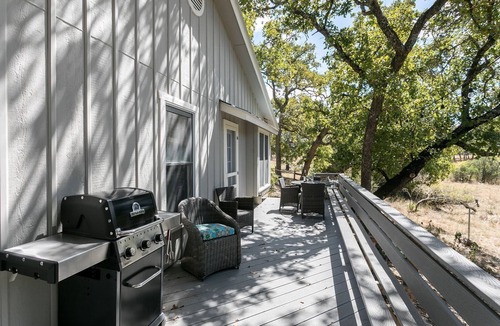 Fredericksburg House | Foxtrot Farm | Peaceful Pet-friendly Escape