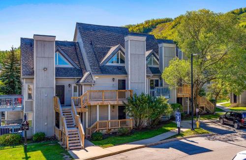 Craigleith Apartment | Foxwood Retreat - Shuttle to Blue Pool & Hot Tub