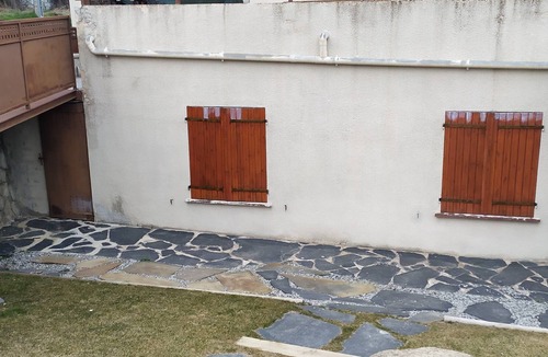 Angoustrine Apartment | Apartment in Agoustrine, Llivia, overlooking the river.