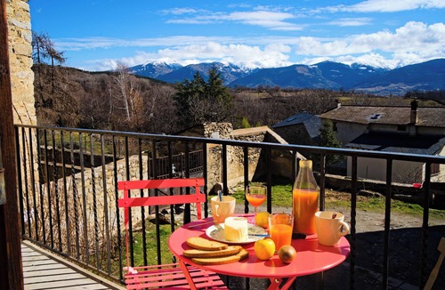 Angoustrine Villa | Cosy mountain home ideal for families and friends.