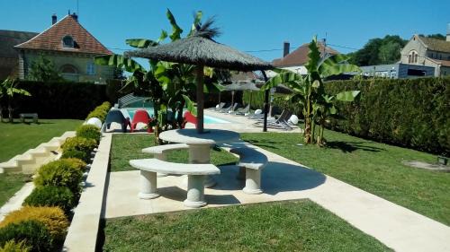 Beaujeu-Saint-Vallier-Pierrejux-et-Quitteur House | Le Domaine des Papillons