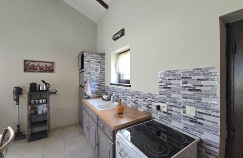 Sainte-Sabine-Born Cottage | Authentic Cottage with Garden and Pool