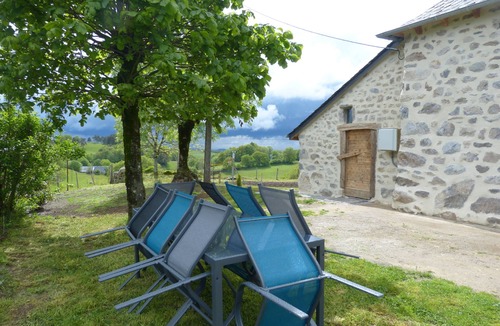 Champs-sur-Tarentaine-Marchal House | Large, comfortable house. Exceptional view of the lake and Auvergne mountains!
