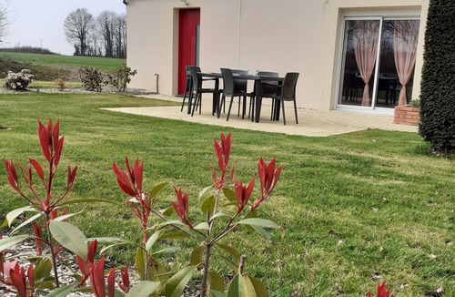 Saint-Georges-des-Gardes Cottage | Camomille cottage in the countryside, near Puy du Fou