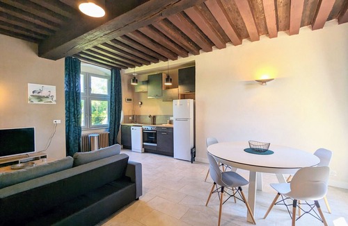 Douadic Cottage | Historic 2BR Cottage with Modern Amenities & Shared Pond in Brenne Park
