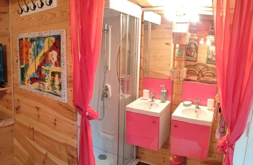 Durfort-et-Saint-Martin-de-Sossenac Bed & Breakfast | Chambre Églantine - Tiny Room with Private Garden