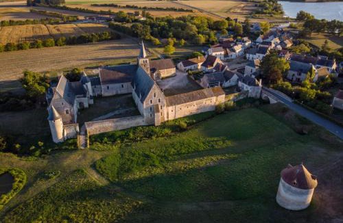 La Chapelle-Blanche-Saint-Martin Hotel | Le Perroquet Bleu