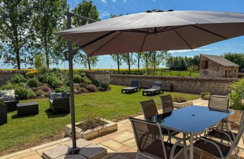 La Chapelle-Saint-Martin-en-Plaine House | Gîte paisible, animaux admis - 8 pers. - FR-1-491-482
