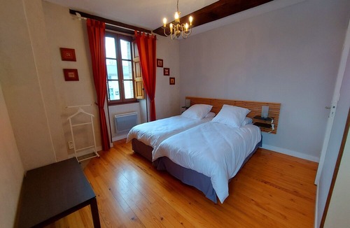Saint-Sulpice Villa | Villa La Roche-Neuville-Saint-Sulpice, 4 bedrooms, 10 persons