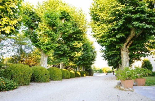 Les Avenieres House | Luxury 5-star mansion, hotel services included, swimming pool, tennis, bowling