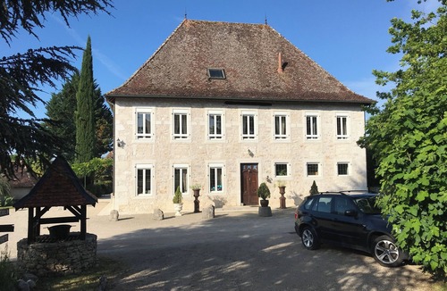Les Avenieres House | Luxury 5* mansion, hotel services, swimming pool, tennis court, ground of balls