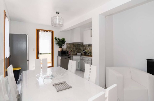 Foulquines Villa | Spacious family villa in Narbonne-Plage for 6 people, private parking, pets allowed
