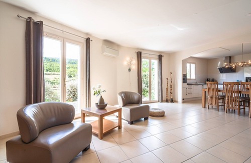 Pouzols-Minervois Villa | Stylish Villa with Terrace