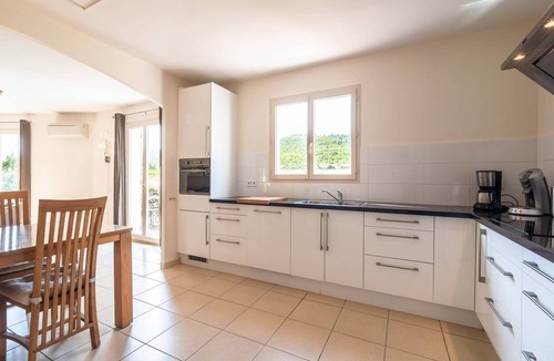 Pouzols-Minervois Villa | Stylish Villa with Terrace