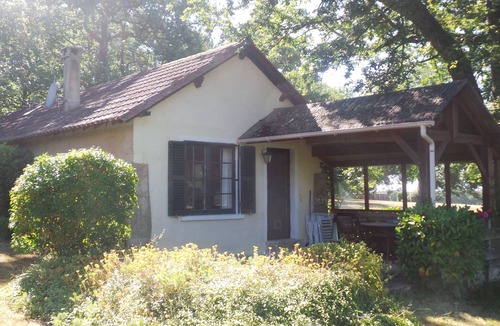 Rouffignac-Saint-Cernin-de-Reilhac Cottage | Gite with view over the lake