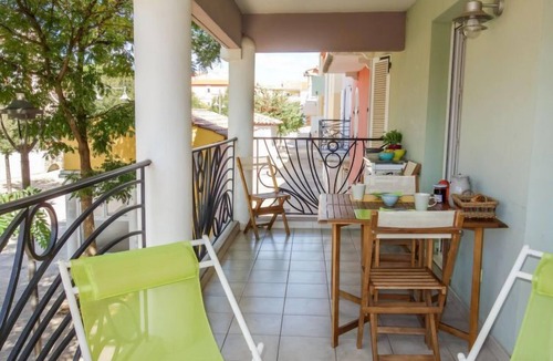 Saint-Cyr-sur-Mer Apartment | Le Madrilène by Interhome