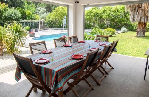 Saint-Genis House | 110 m² House ∙ 4 bedrooms ∙ 8 guests