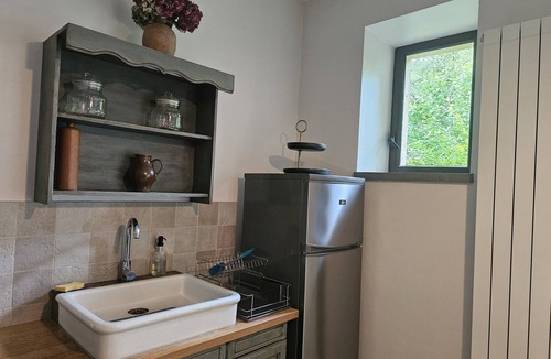 Saint-Geniez-d'Olt Cottage | Au Bord de la Rivière, Charming gîte with private