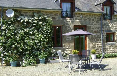 Saint-Georges-de-Reintembault Cottage | A Rural South Facing Haven