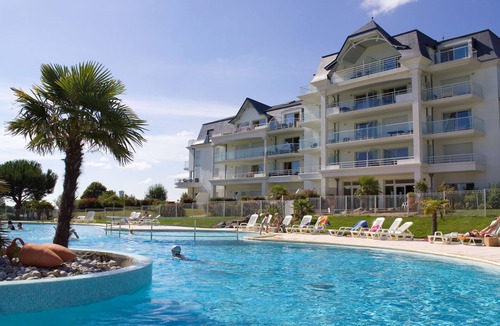 L'Aiguillon-sur-Vie Apartment | Le Domaine de Fontenelles by Interhome