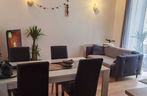 Saint-Jean-de-Maruejols-et-Avejan Apartment | Foot on the ground